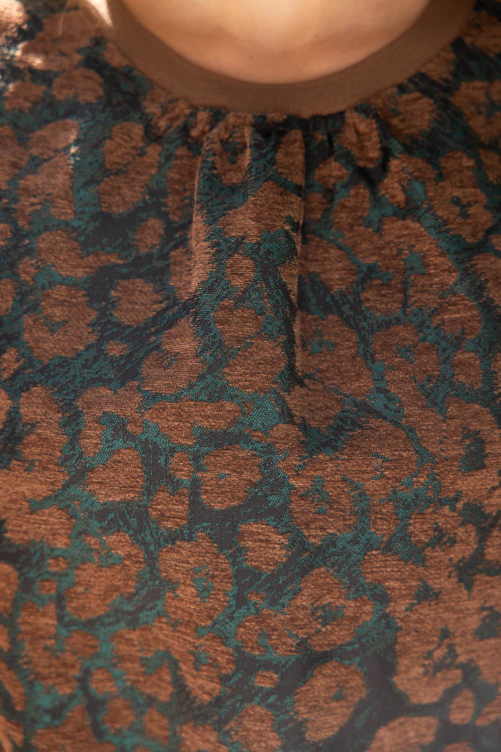 Bubble Sleeve Velvet Jaquard Top