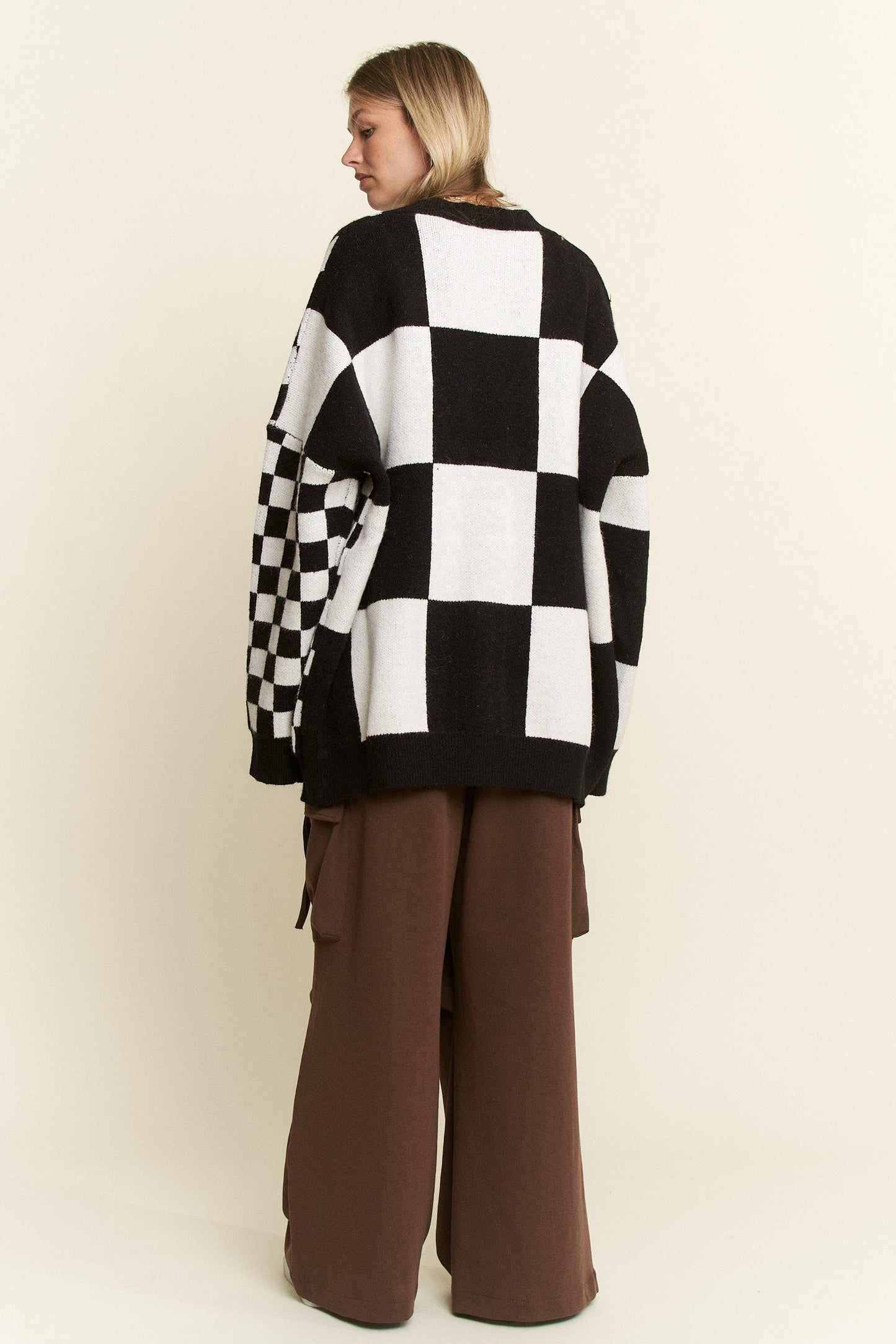 BUTTON DOWN LONG SLEEVE CHECKERED OVERSIZED CARDIGAN