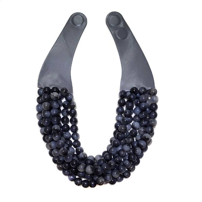 * CHUNKY BEADED LAYERED NECKLACE Faux leather neck magnetic